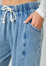 Super Soft Wide Leg Jeans - Medium Wash